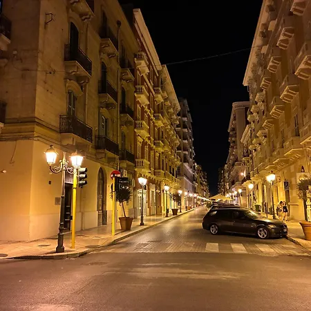 Goldensuite Taranto Gæstehus *